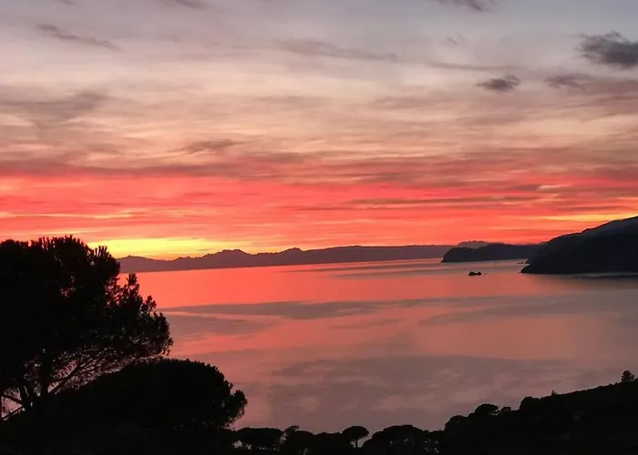 Mit Whirlpool Und Phantastischer Aussicht Villa