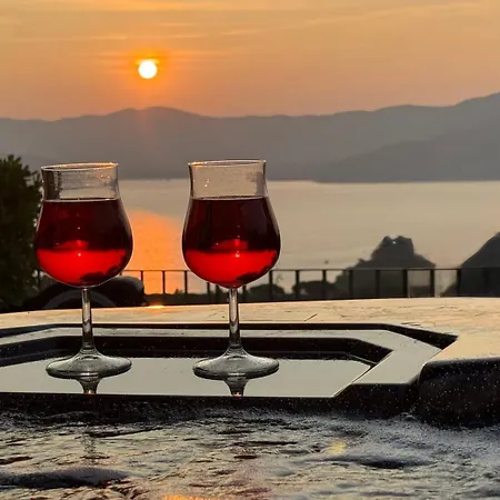 Mit Whirlpool Und Phantastischer Aussicht Villa